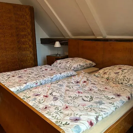 Zentral Und Ruhig, Charmante Altbauwohnung * Helpsen